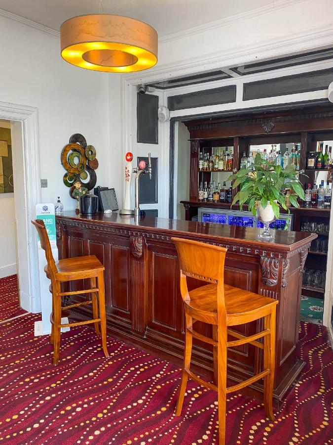 חלנדודנו The Broadway Hotel מראה חיצוני תמונה