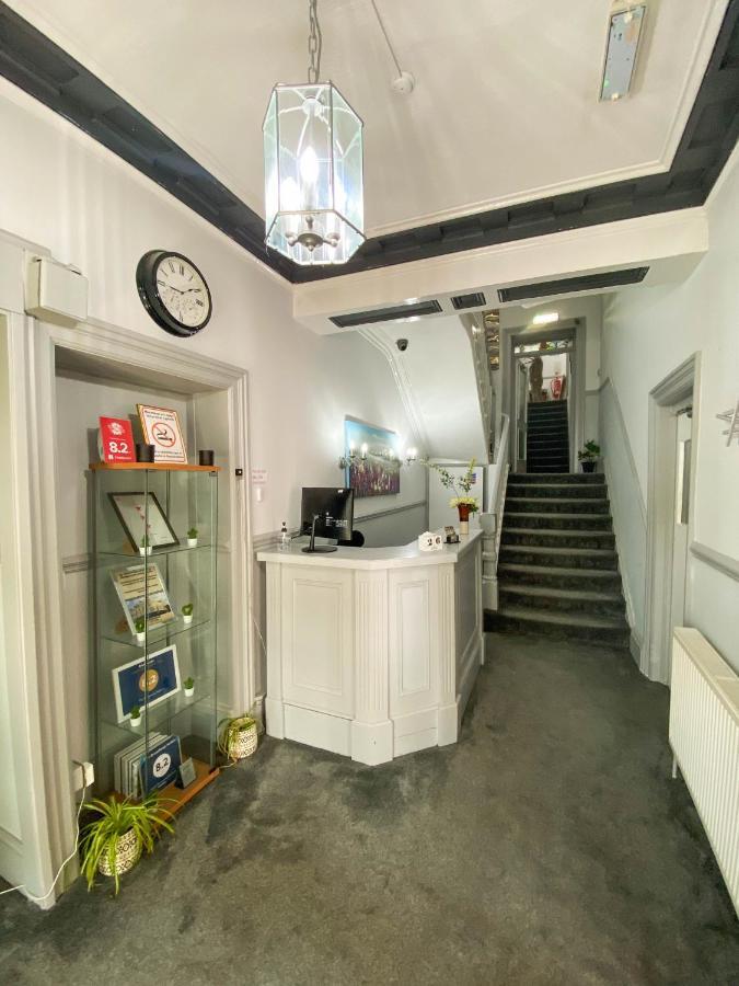חלנדודנו The Broadway Hotel מראה חיצוני תמונה