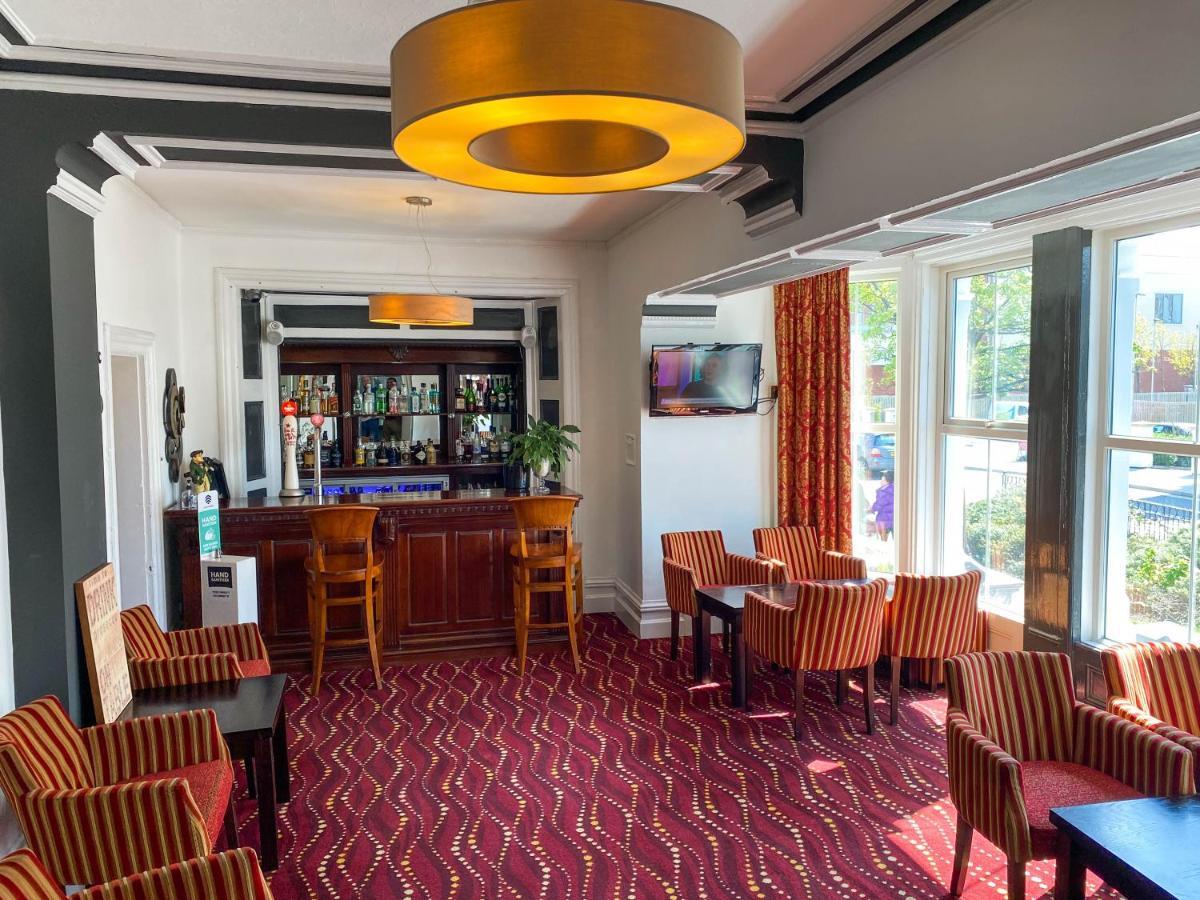 חלנדודנו The Broadway Hotel מראה חיצוני תמונה