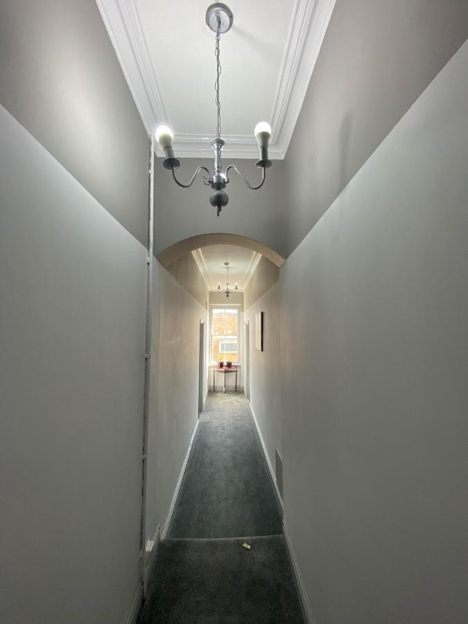 חלנדודנו The Broadway Hotel מראה חיצוני תמונה
