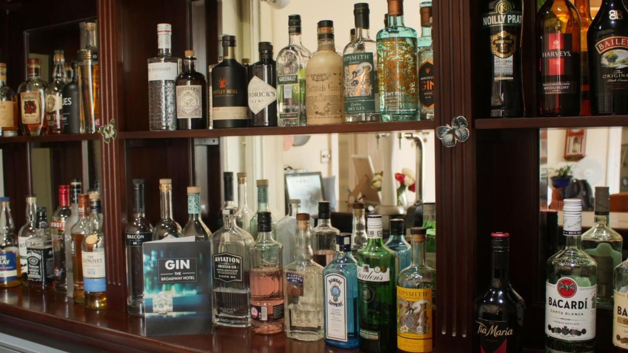 חלנדודנו The Broadway Hotel מראה חיצוני תמונה